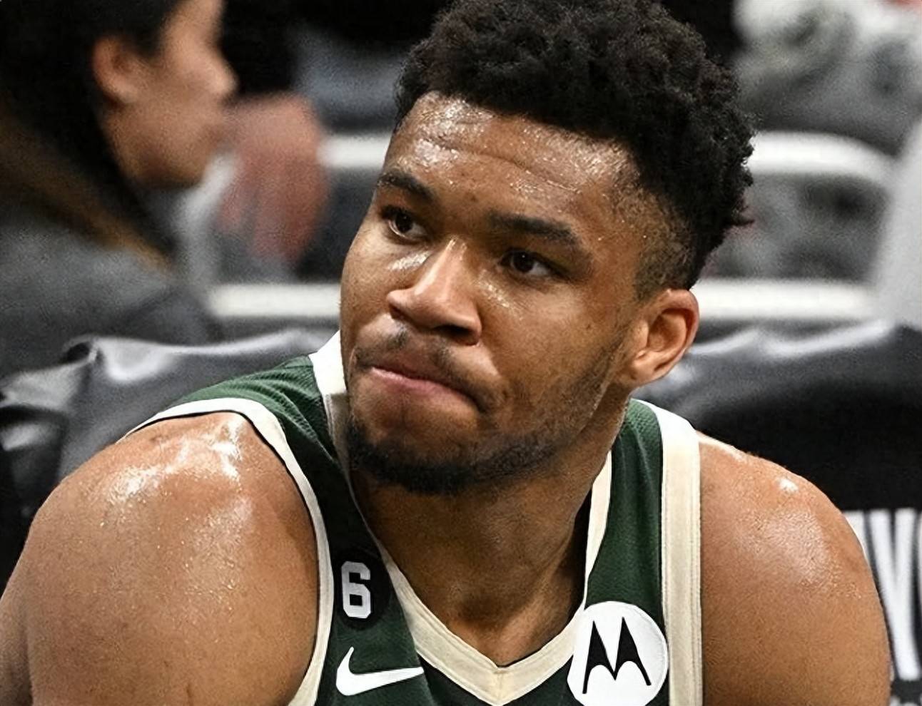 雄鹿绝杀时刻，刷新队史纪录点燃赛场，字母哥迎来胜利！的简单介绍