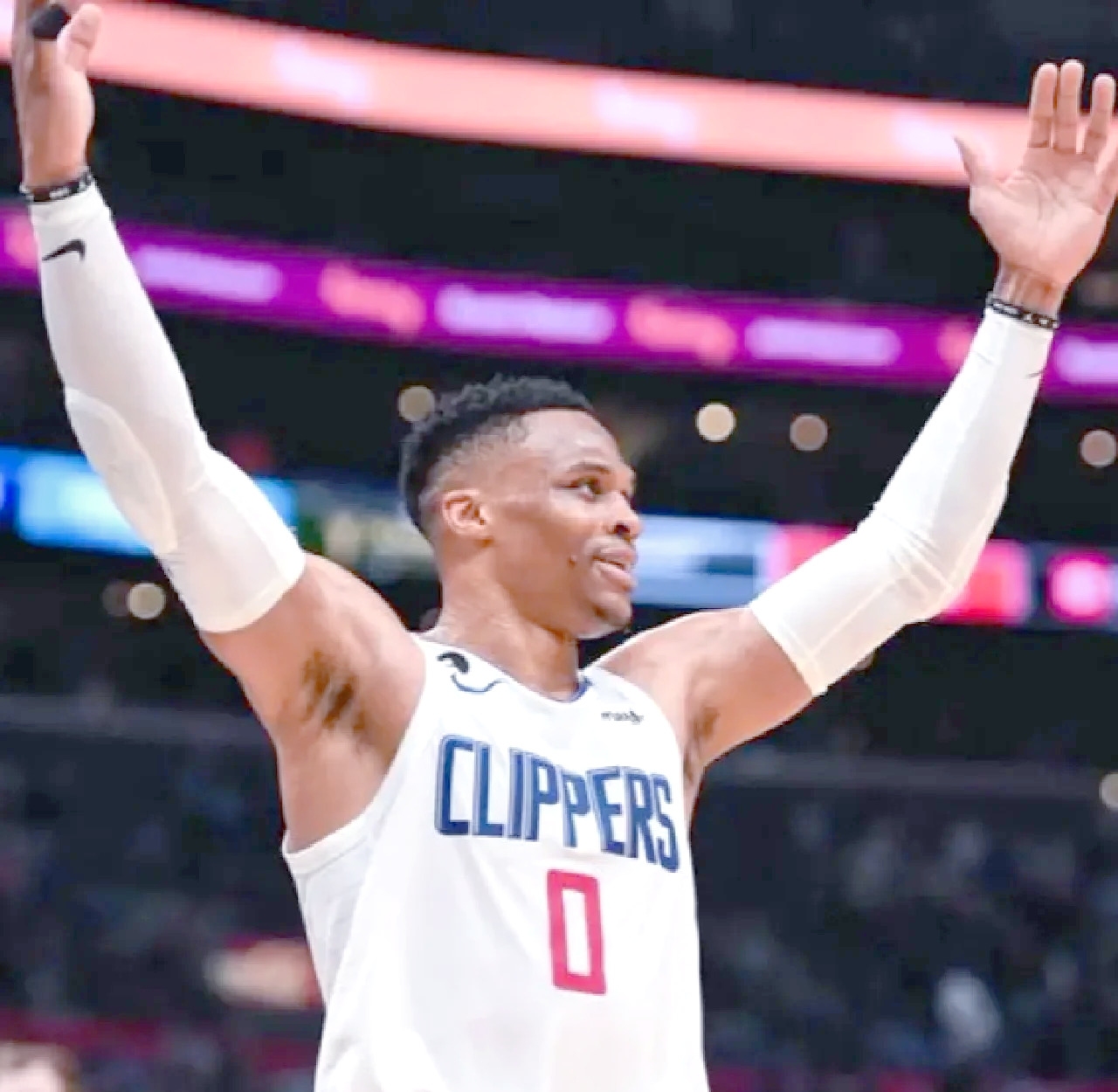 关于威少惊艳全场，官方宣布新规助攻爆棚，快船逆转取胜！的信息