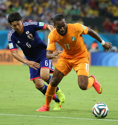 德罗巴在日本队比赛中回归赛场，大胜引发热议！